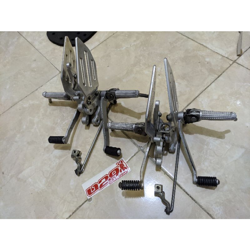 Footstep Original Yamaha R15-V2 2nd & New (BARU)