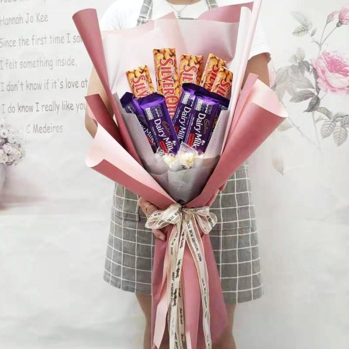 

BUKET COKLAT ANNIVERSARY/ KADO VALENTINE/ SILVERQUEEN & DAIRY MILK DG654EAFVD