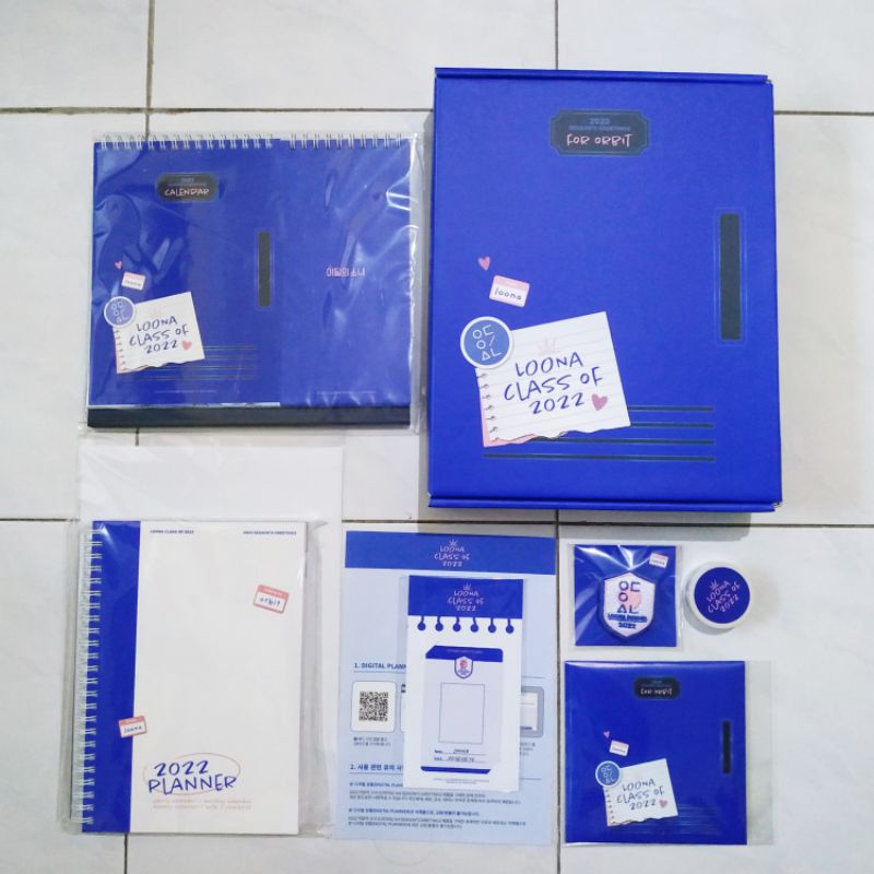 LOONA SEASON GREETINGS 2022 MERCHANDISE