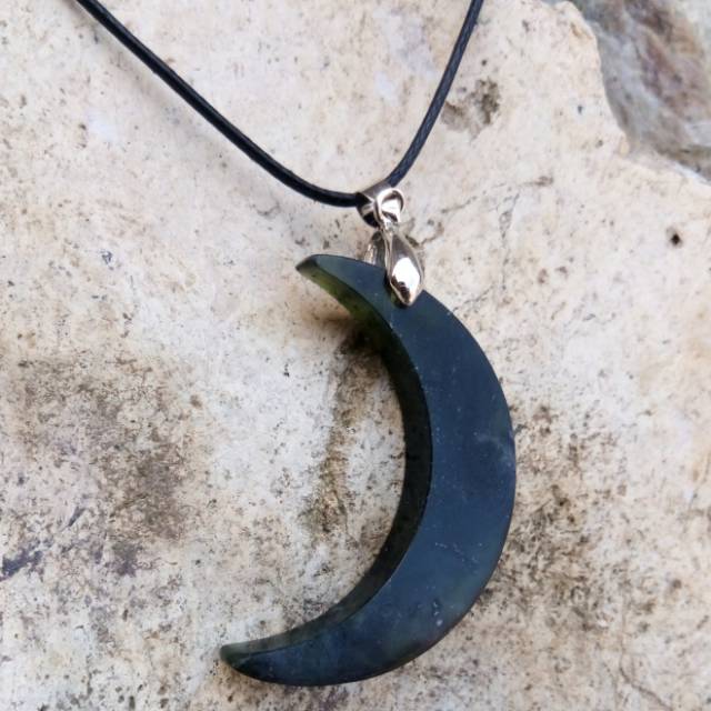 PROMO Kalung Liontin Giok Black Jade Aceh Terapi Bulan Sabit Super Quality