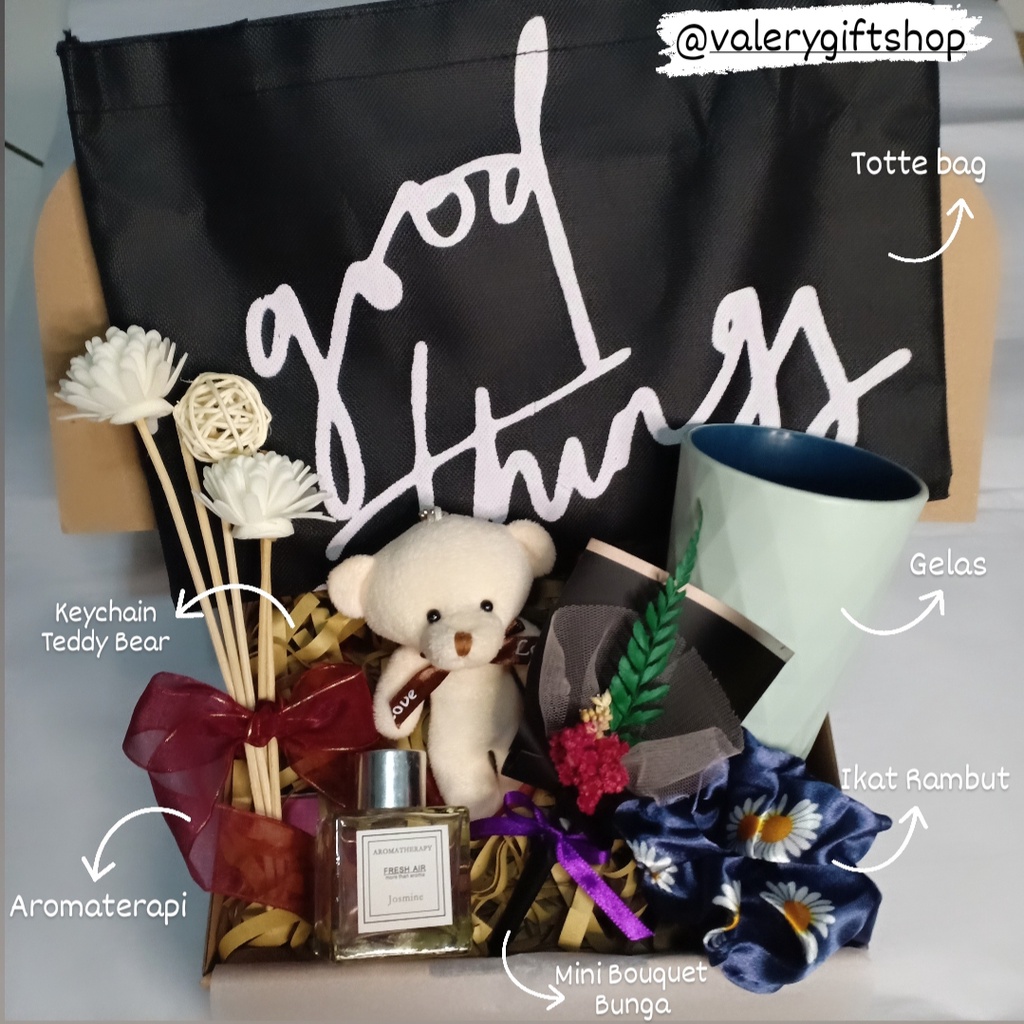 

Hampers Kado Hadiah Gift Box Pacar Wanita Ultah Anniv Cewek Valentine Anniversary Natal Cewe Teman Sahabat Christmas
