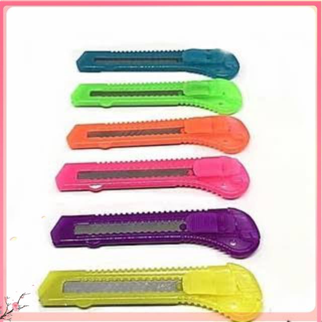 

PISAU CUTTER PLASTIK SEDANG ISI 6PCS