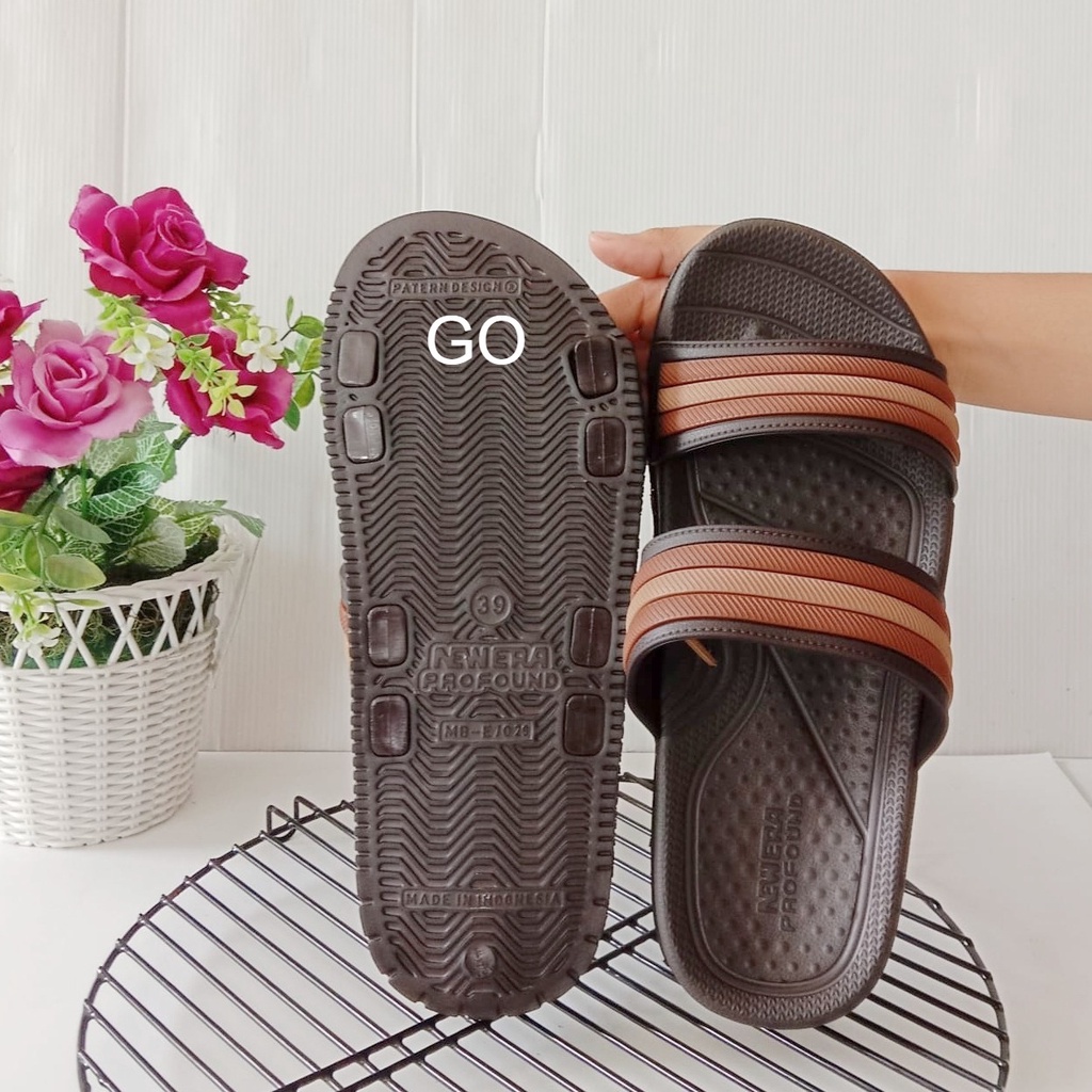 gos NEW ERA MB E7029 Sandal Casual Pria Ban Dua Karet Sandal Slop Laki-laki Anti Slip Original Sandal Kekinian Gaul Murah Sandal Dewasa Anti Air