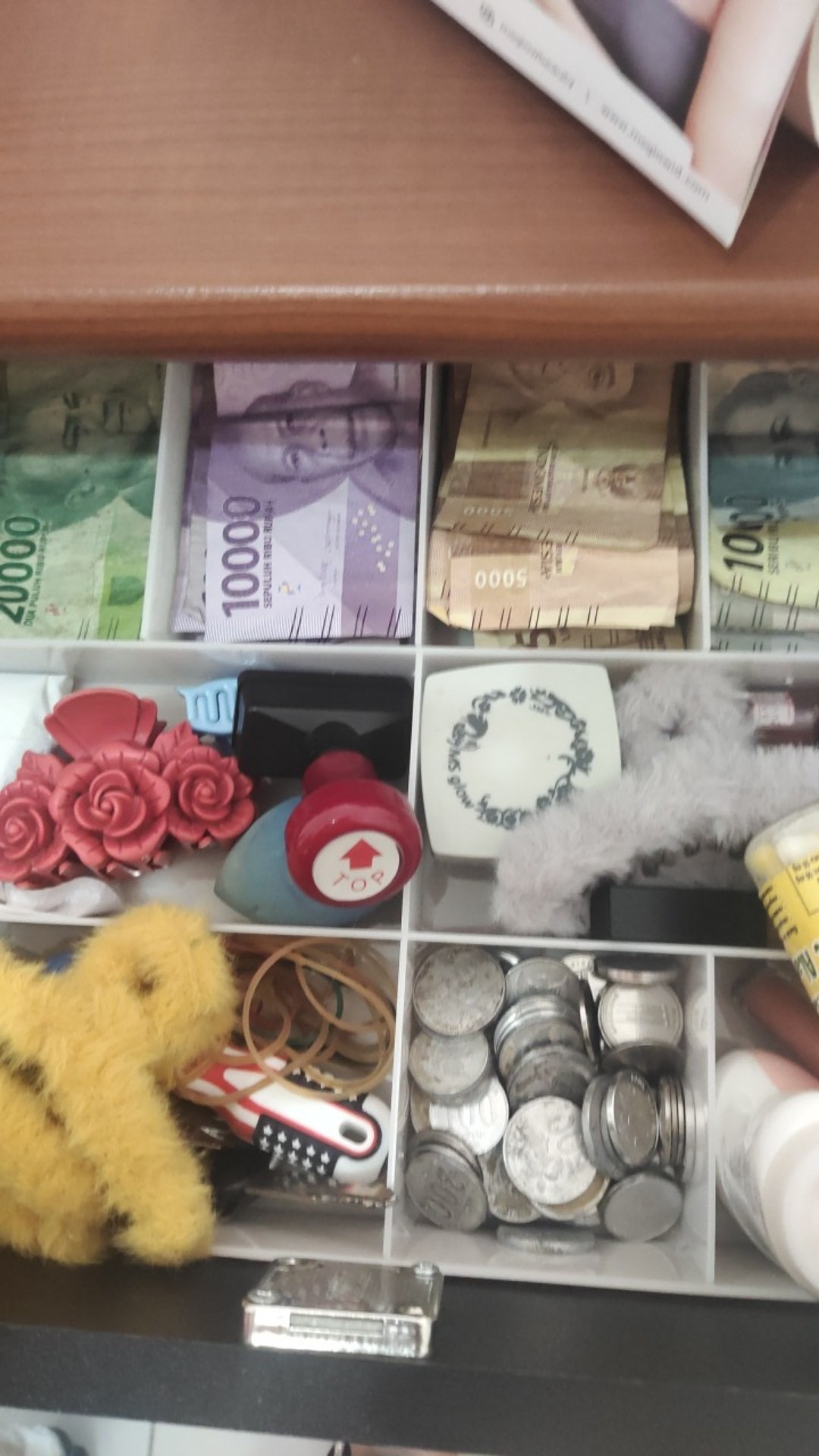 Tempat Uang Acrylic 2mm Putih Susu