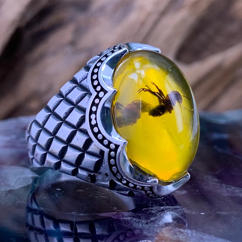 Cincin Bahan Stainless Warna Kuning Aksen Zircon Gaya Vintage Untuk Pria