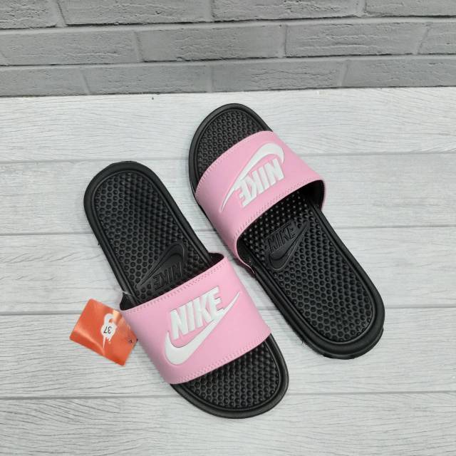nike slides benassi pink
