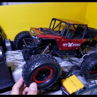 Rc car jeep  Ban  besar  lampu led metal alloy body besi 4wd 