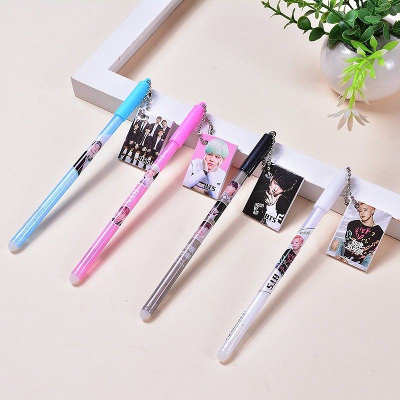 

Pulpen gel karakter BTS dengan gantungan notes