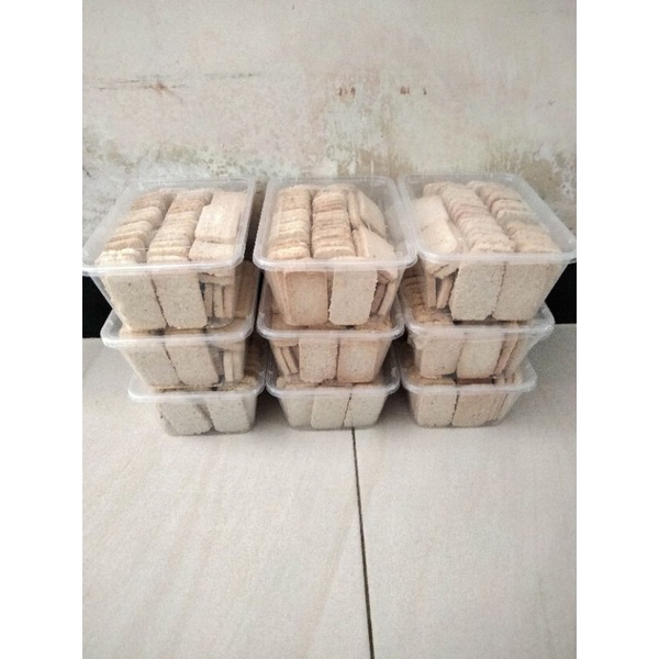 

Kue Sagon Ketan Asli / Sagon Kelapa / Sagon kotak / Sagon kering / Kue Kering