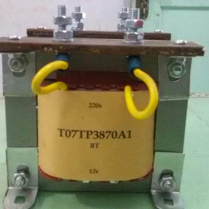 

Trafo Isolasi Input 220V Output 220V 2A Ext 0-12V 1A ABY27