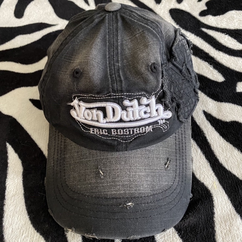 Topi Von Dutch Hitam