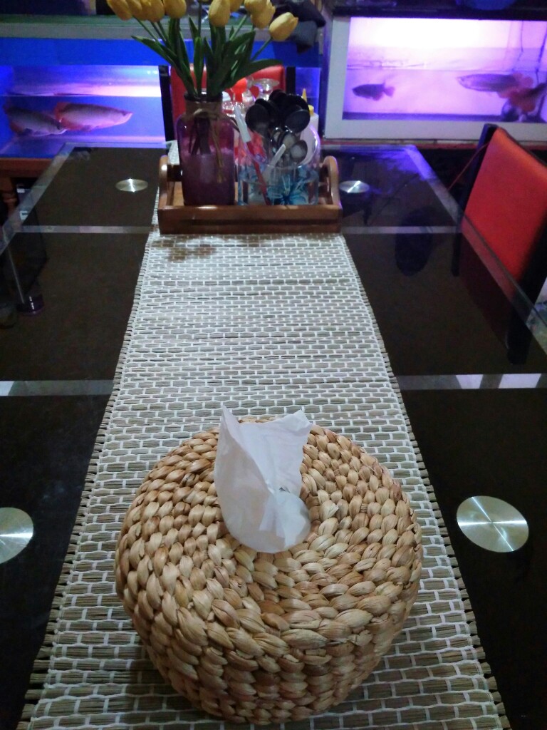 Tempat Tissue Eceng Bulat