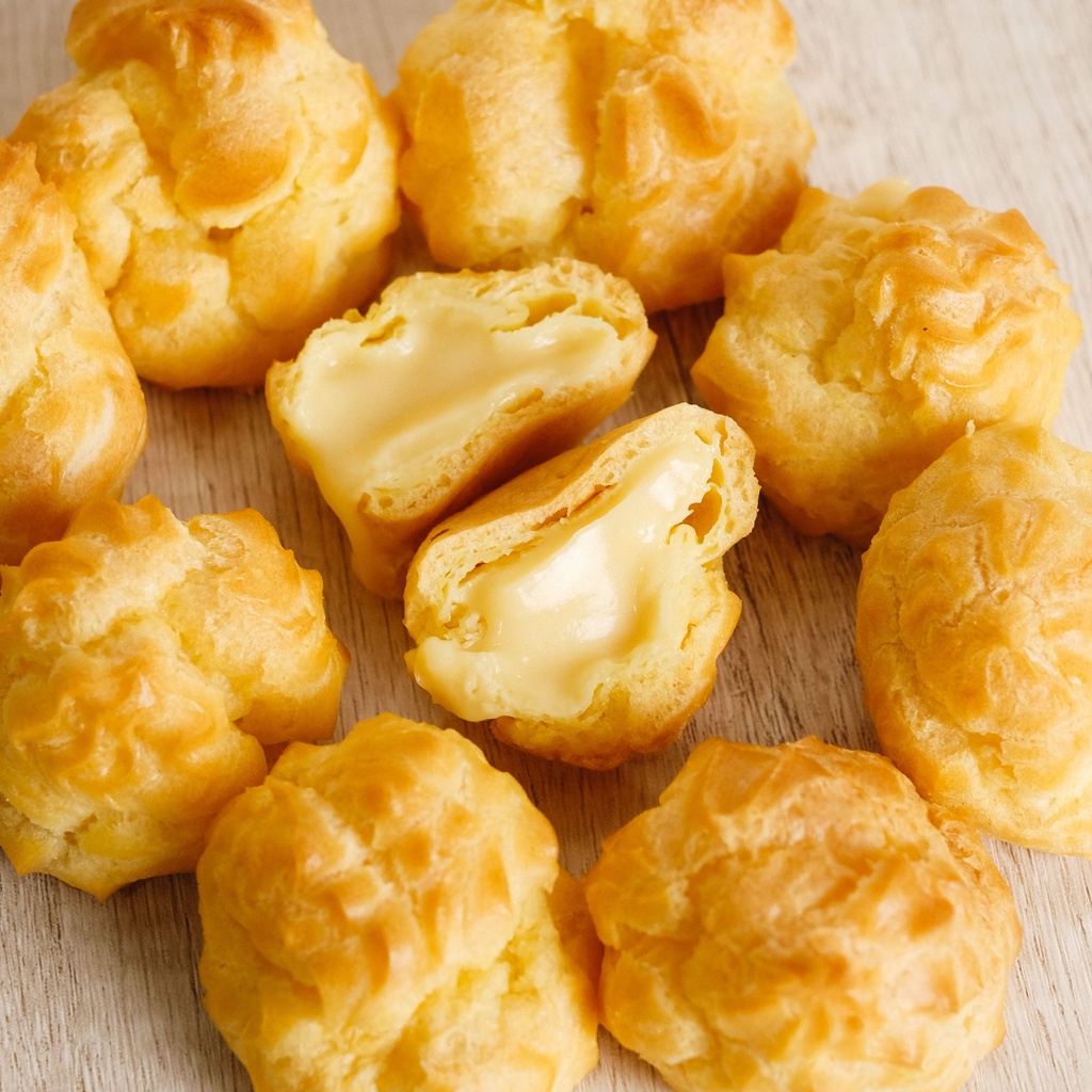 

Golden Custard Soes - isi 10pcs / Box (Kue Soes Jin Ya)