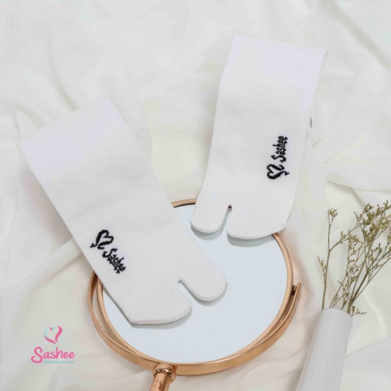 ORIGINAL Kaos Kaki Sashee Jempol Polos Panjang Selutut | Kaos Kaki Sashee Jempol Panjang Katun-Putih