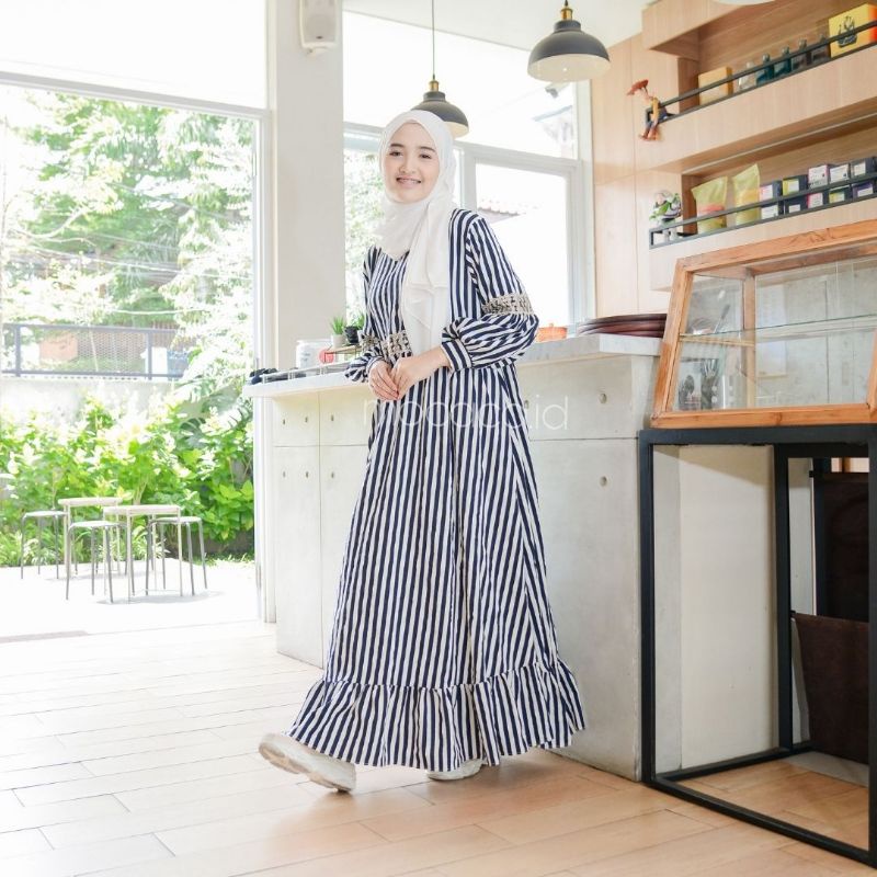 Dress Lebaran Premium Lengan Balon Babydoll Crincle Motif Salur Navy Putih Sleting Busui Friendly bisa gosend bandung