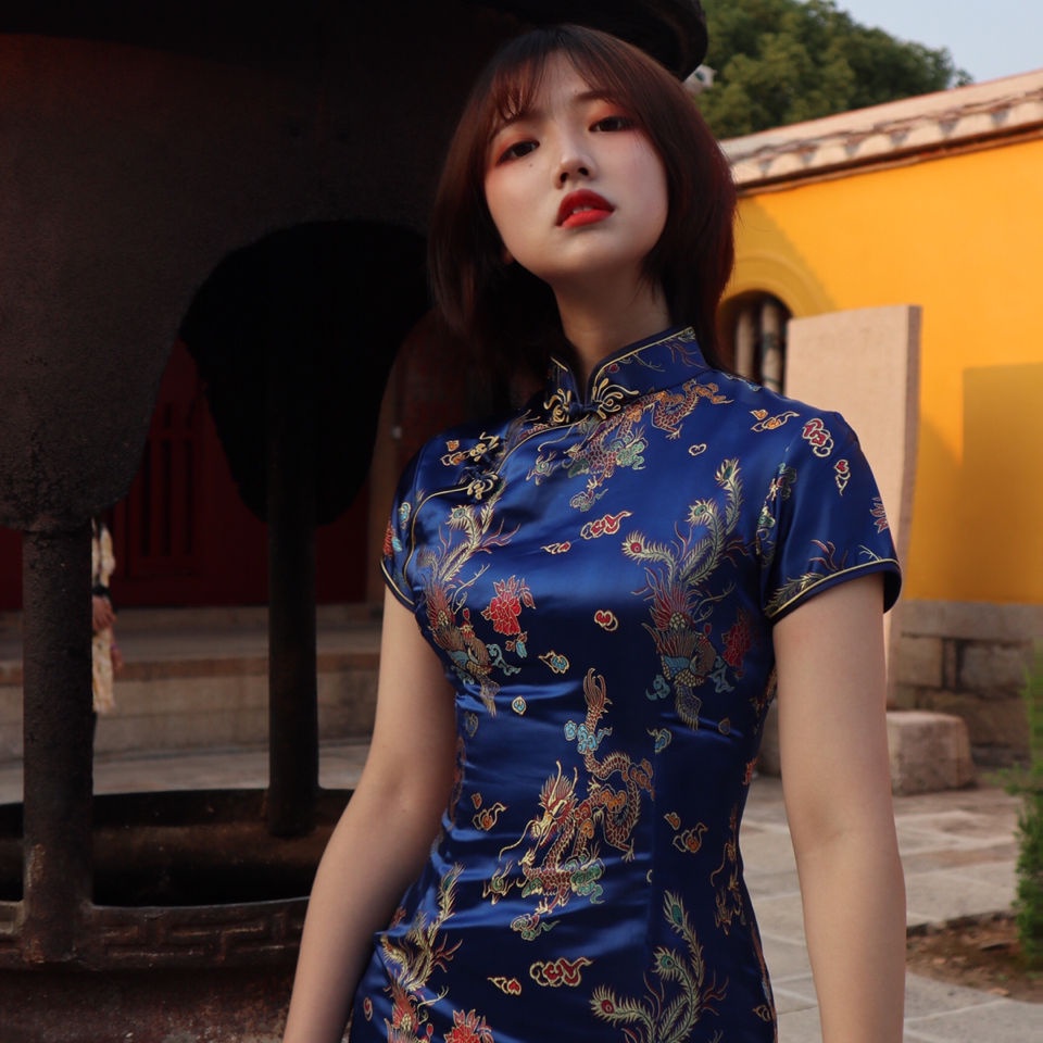 Warlord lady cheongsam etched bone young fashion girl retro Republic style long sexy dress dark