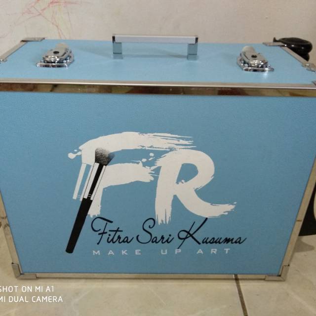 Beautycase Atau Koper Make Up 6 Lampu Blue Tango