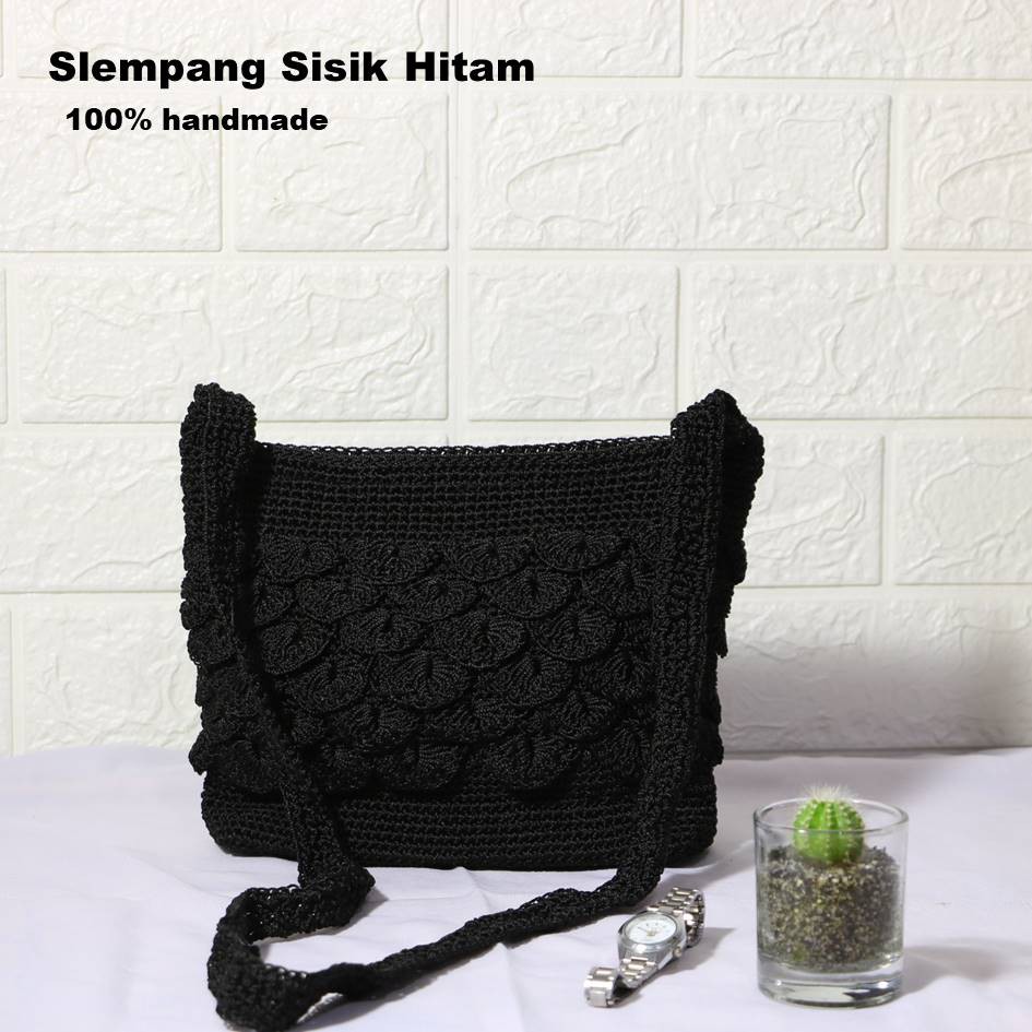 TAS RAJUT SELEMPANG SISIK HITAM. TAS WANITA. Riens Collections