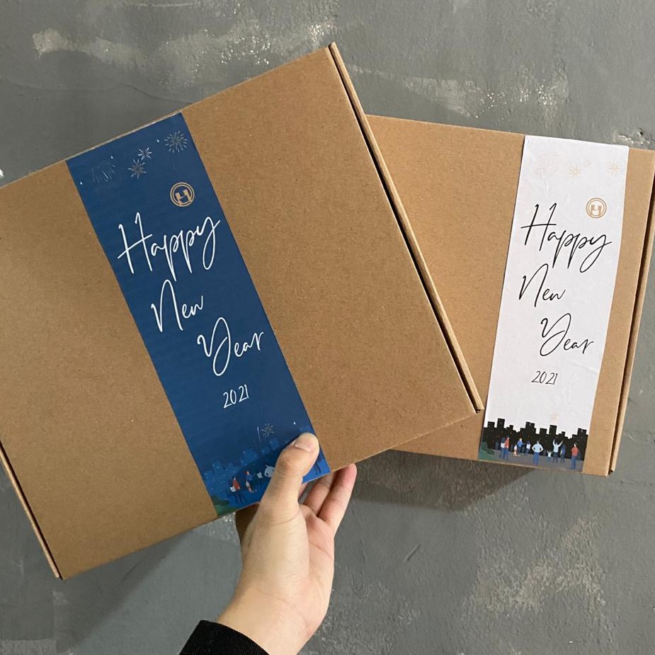 

stiker New Year 2021 Box size 30x25x8 cocok untuk gift hampers kado hadiah kotak tahun baru ready