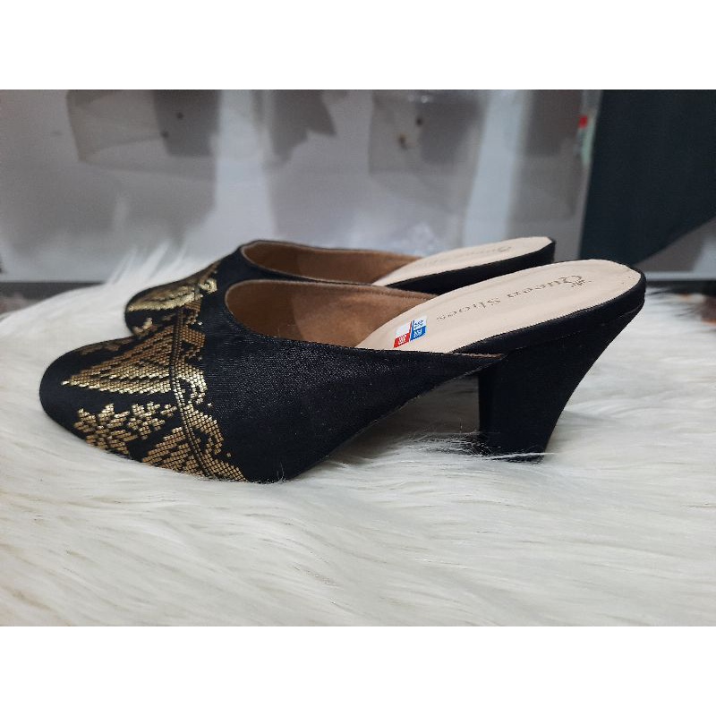 produksi sendal kain songket - sendal khas padang - kain songket alsi elegan and fashionabel