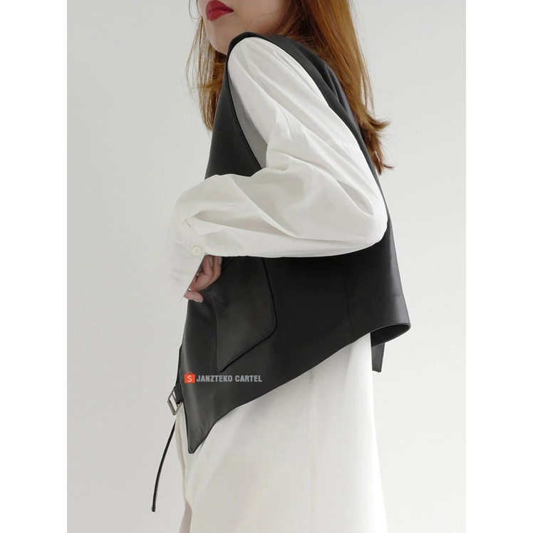 JNK x LAUTARO - Rompi Vest Crop Top Wanita Casual Bahan Semi Kulit Sintetis Viena Faux Synthetic Leather Premium Original Branded Korean Style KPOP Cewek Perempuan Baju Fashion Atasan Pendek Outfit Hijab Modern Muslim Kekinian Outer Knit Tali Zipper Saku