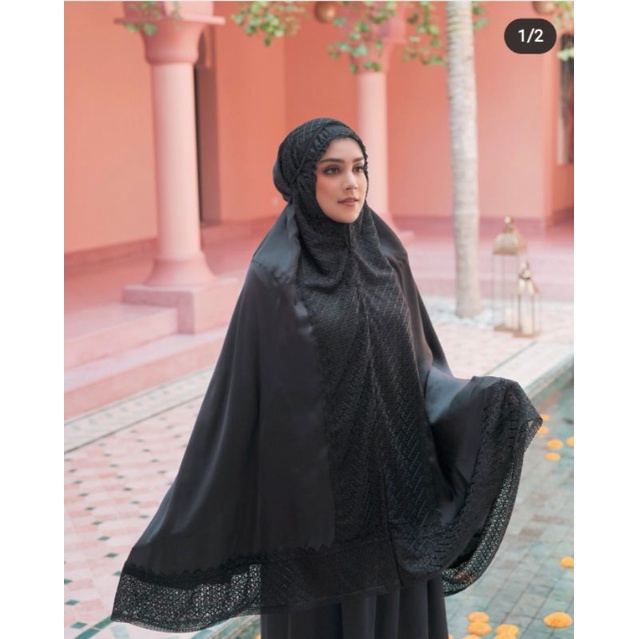 Signature Lace Prayer Robe black Buttonscarves