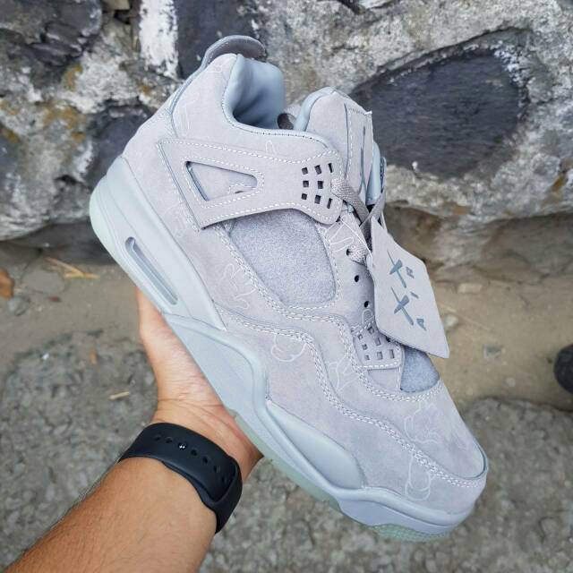 Sepatu Air Jordan 4 X Kaws Cool Grey Glow In Dark - Premium Quality Gratis Kaos Kaki