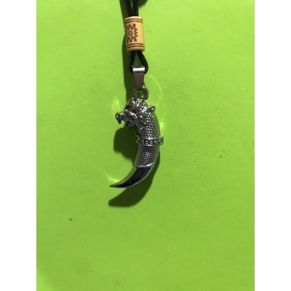 kalung bandul bahan titanium anti karat