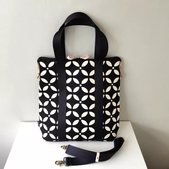 

Casual Laptop Bag Kawung Black Canvas Living