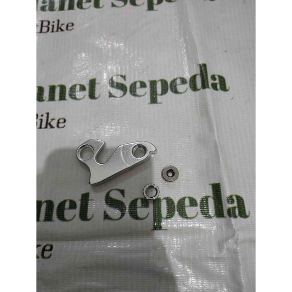 Anting RD United TWN-009 Silver Frame United Miami