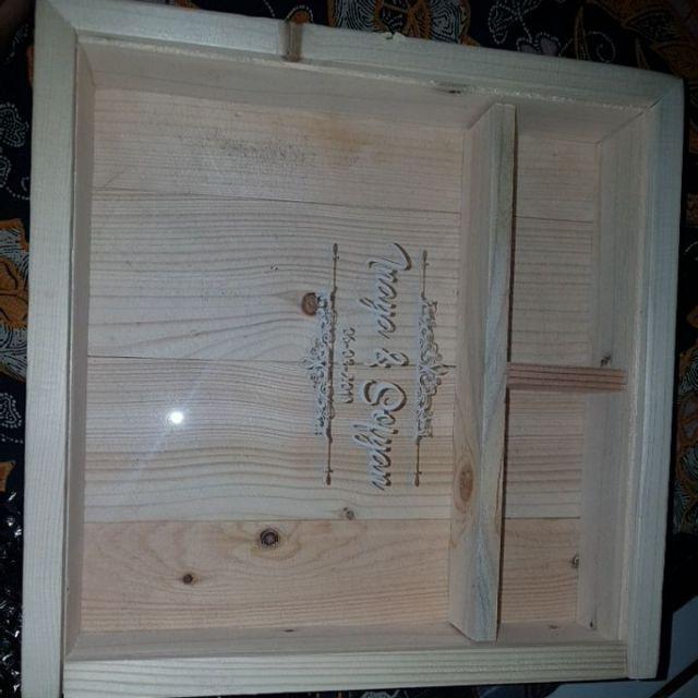 Box Cananga Kotak Kayu Pinus Tutup Akrilik Custom Ukir Nama Mahar Cincin Gelang Emas