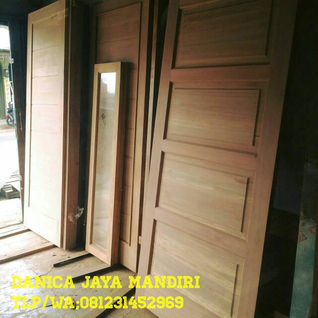 Pintu kayu minimalis