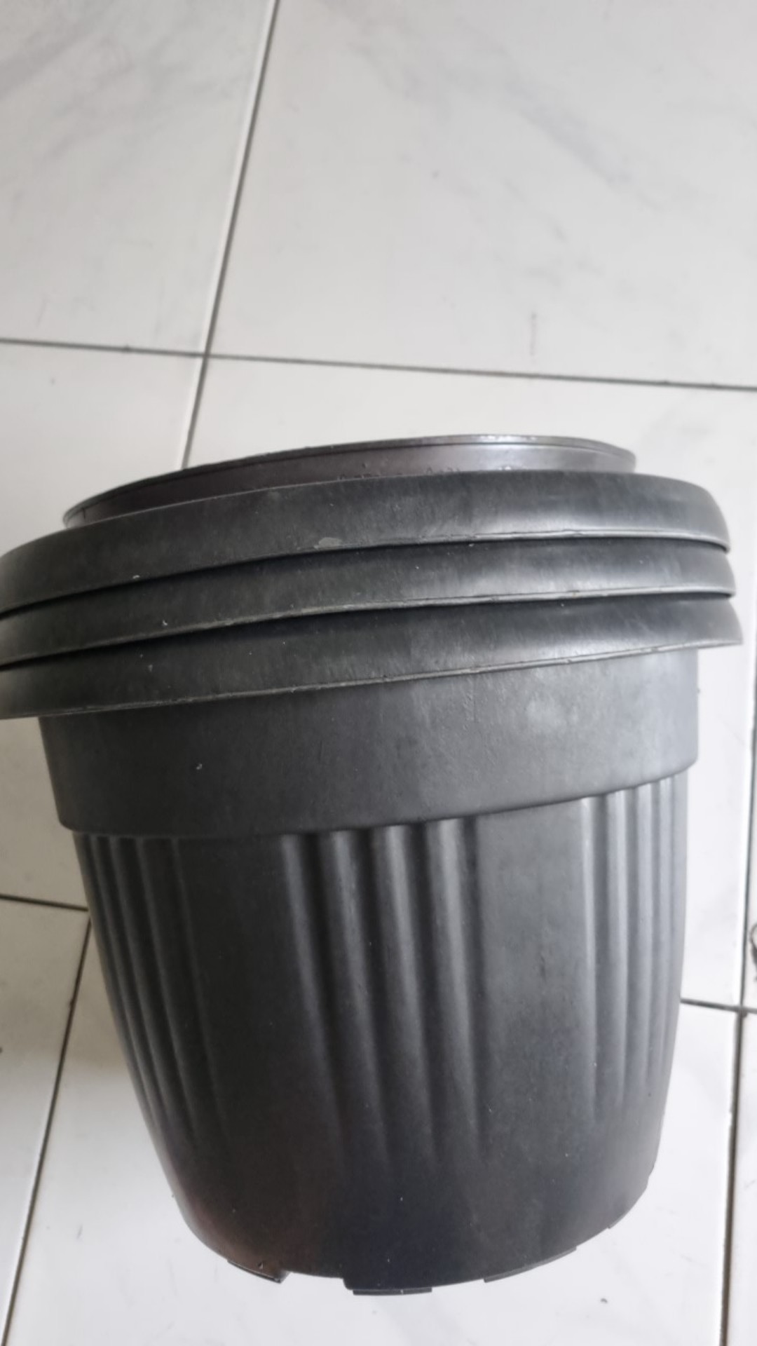 Pot Bunga Tanaman Hitam Grace 35 Cm (kuping)