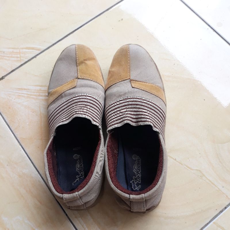 Sepatu By Dr.Kevin