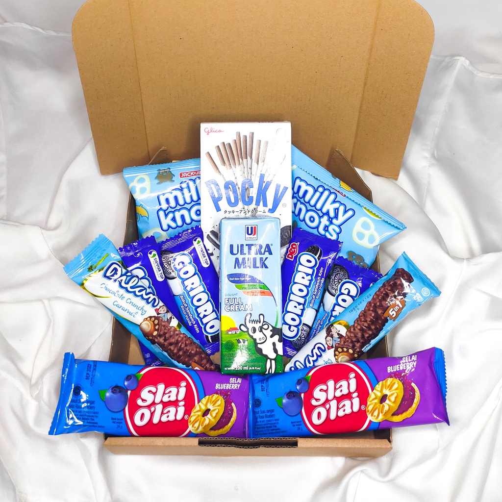 

Snack Gift Box Hampers Makanan Ringan Kado Wisuda Ulang Tahun Anniversary