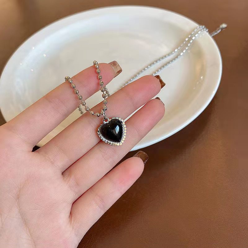 Kalung Rantai Klavikula Hias Liontin Hati Kristal Warna Hitam Gaya Retro Korea Untuk Wanita