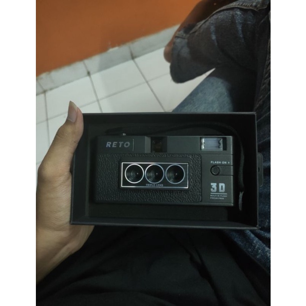 Kamera analog dengan 3 lensa reto 3D (3D stereoscopic)