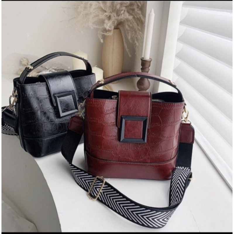 TAS SELEMPANG WANITA  HANDBAG SLINGBAG WANITA  TAS CROCODILE  TAS SELEMPANG WANITA