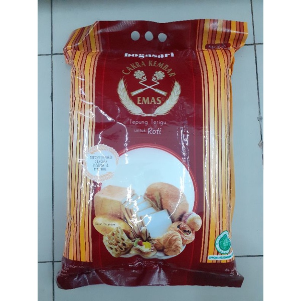 

Tepung Cakra Kembar Emas Roti Premium Tepung Roti Bogasari 5 kg