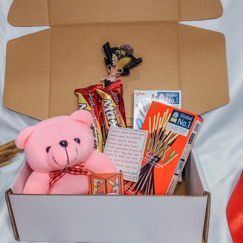 

HAMPERS/GIFTBOX KADO UNTUK SAHABAT CUSTOM