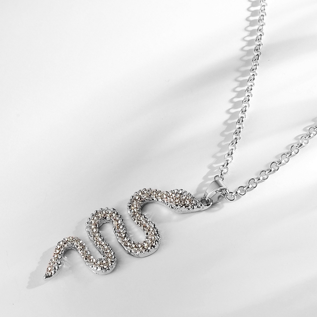 Hu Hu Hu Hu Hu Alat Bantu Pasang Kacamata♡ Kalung Rantai Liontin Ular Aksen Berlian Imitasi Warna Emas Untuk Wanita