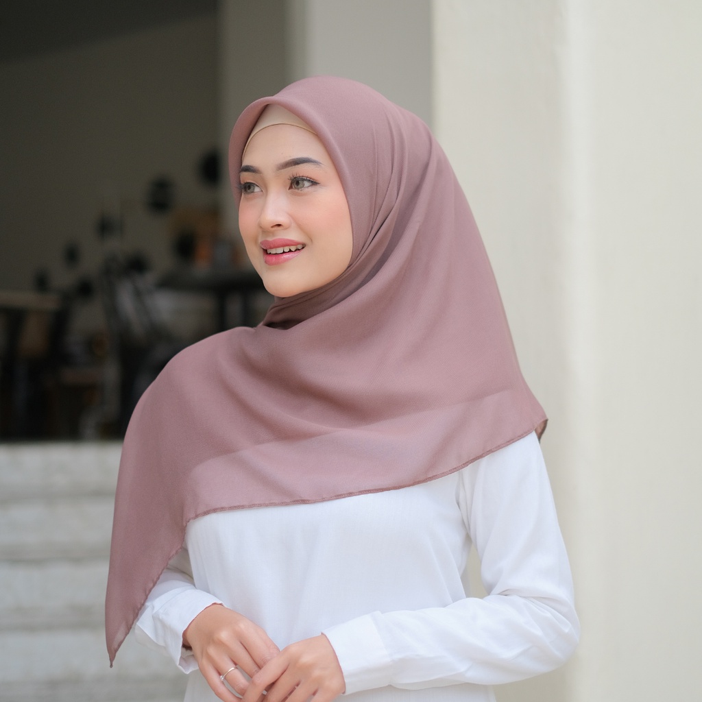 HIJAB POLLYCOTTON PREMIUM / HIJAB SEGI EMPAT / KERUDUNG SEGI EMPAT / HIJAB POLLYCOTTON / JILBAB SEGI EMPAT-COFFE