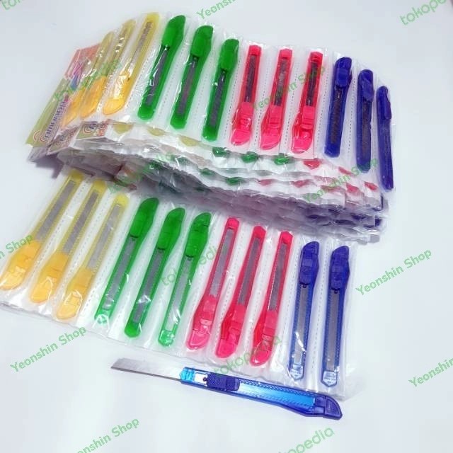 

Terlaris Cutter 12 Pcs Cutter Kecil Kemasan Renceng Grosir Hot Sale