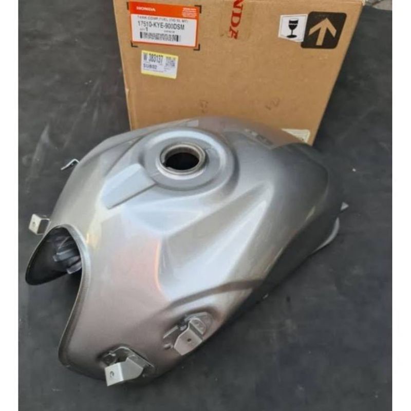 TANGKI BAHAN BAKAR / FUEL TANK MEGAPRO MONOSHOCK KARBURATOR WARNA SILVER 17510KYE900DSM