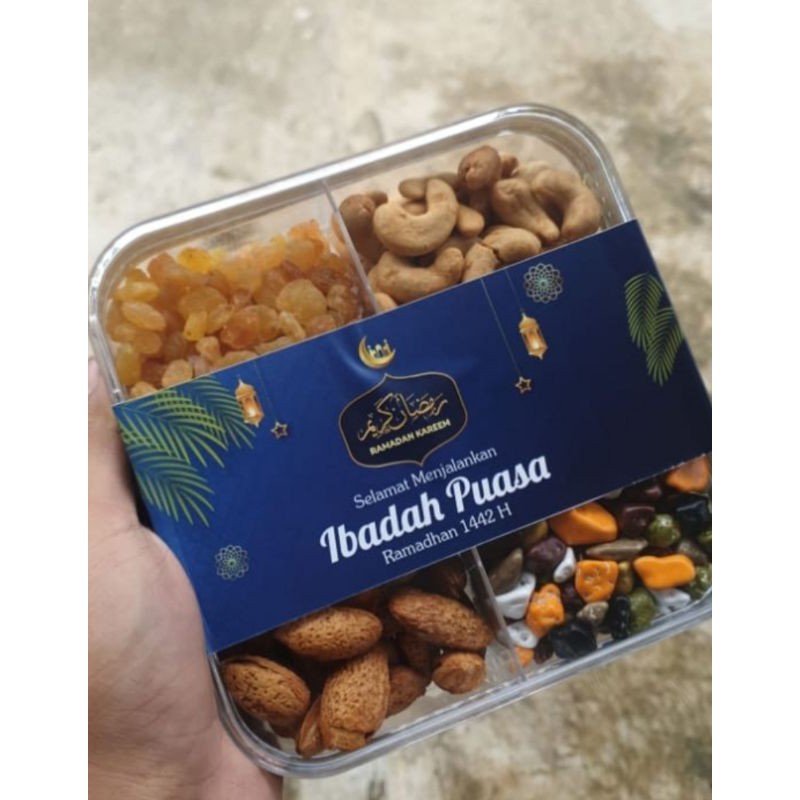 

Paket Ramadhan Kurma Ajwa Kismis Coklat Batu dan Kacang Almond / Mete Hadiah Puasa Paket Sahur Buka