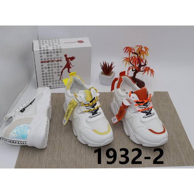 NEW Sepatu sport sofiya