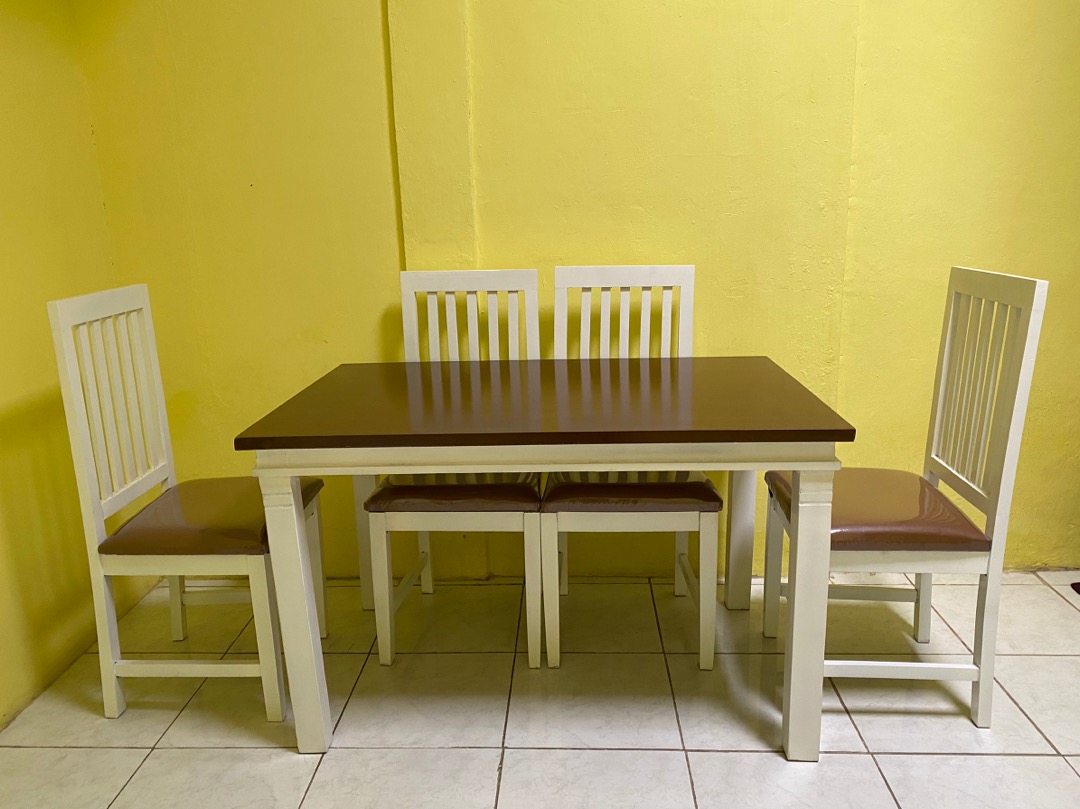 Meja Makan 4 Kursi Kayu Mahoni Dengan Kaca Bening 5 Mm