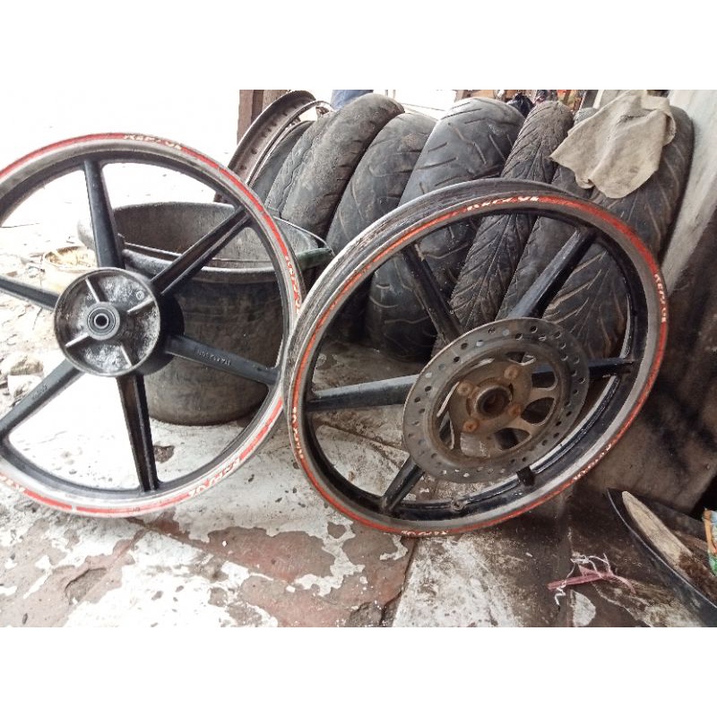 velg honda karisma atau supra x 125.palang 6 lurus kuat dan keker.kondisi 90%