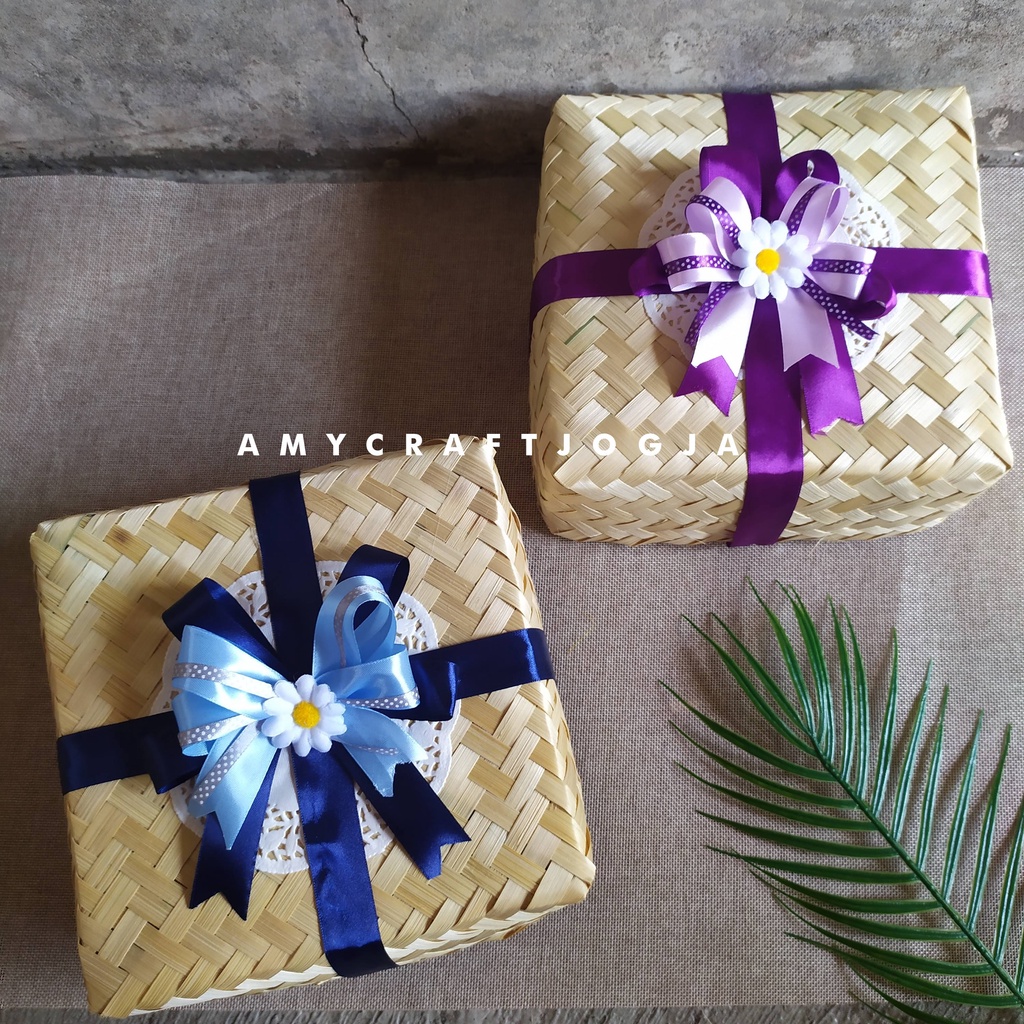 

Besek Natural Pita Bunga 25 x 25 cm/Besek Hias Pita/Besek Natural Pita/Besek Natural/Besek Makanan