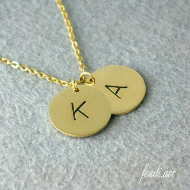 Kalung nama inisial lapis emas